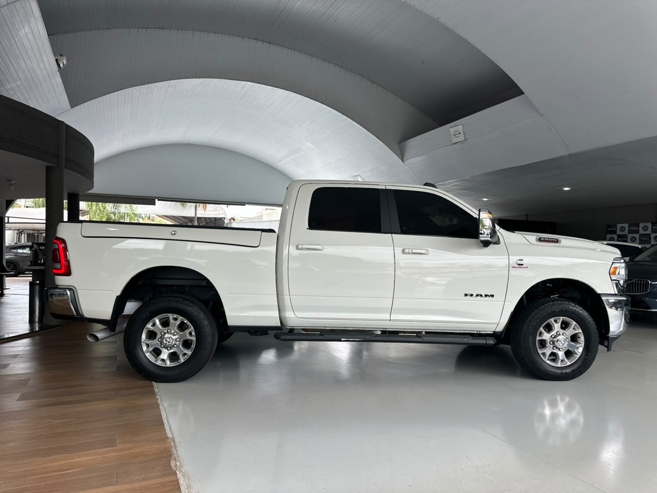 RAM 2500 6.7 I6 24V SLT CABINE DUPLA TURBO DIESEL LARAMIE 4X4 AUTOMÁTICO