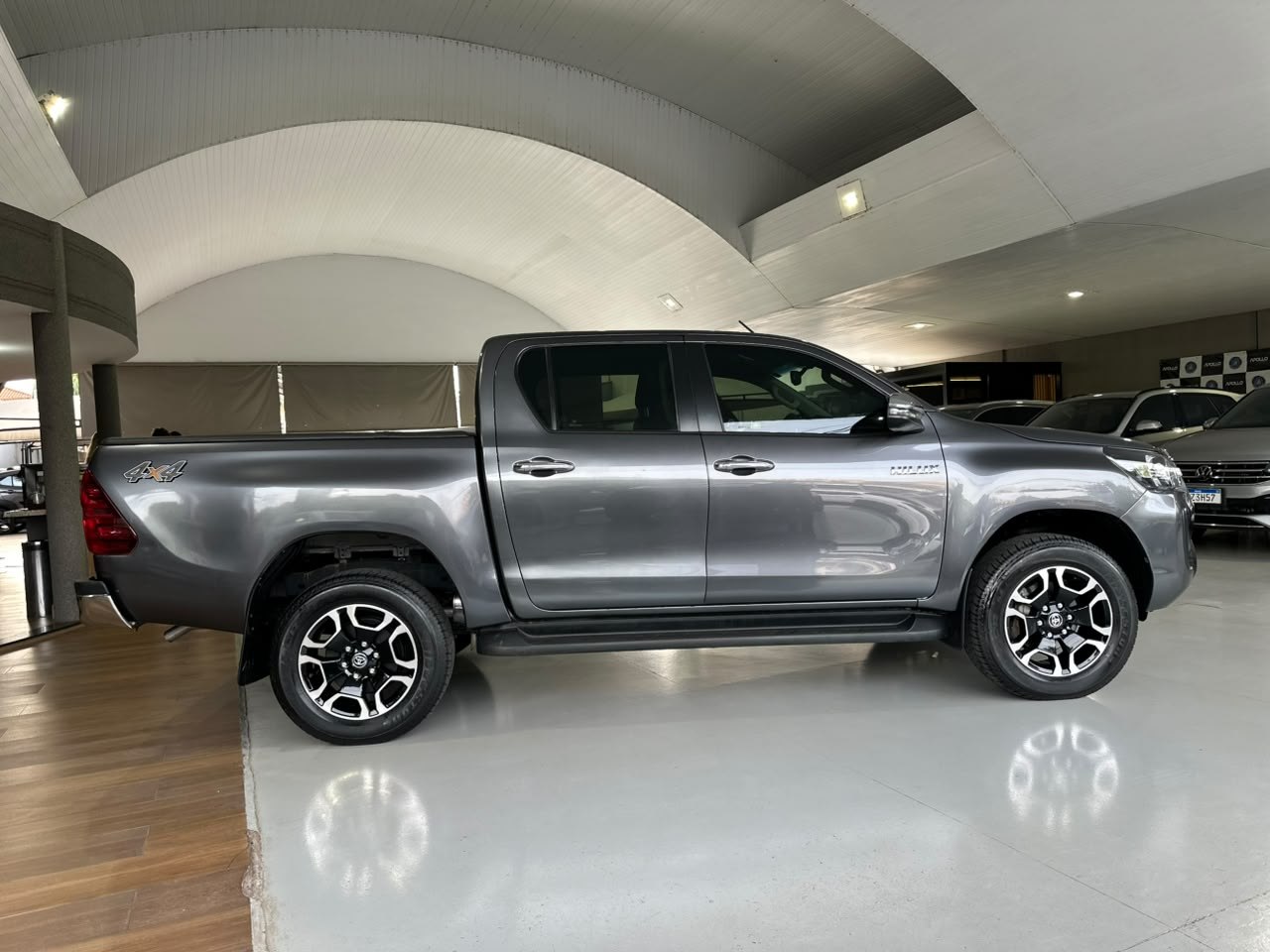 TOYOTA Hilux Caminhonete 2.8 16V SRV 4X4 DIESEL CABINE DUPLA AUTOMÁTICO