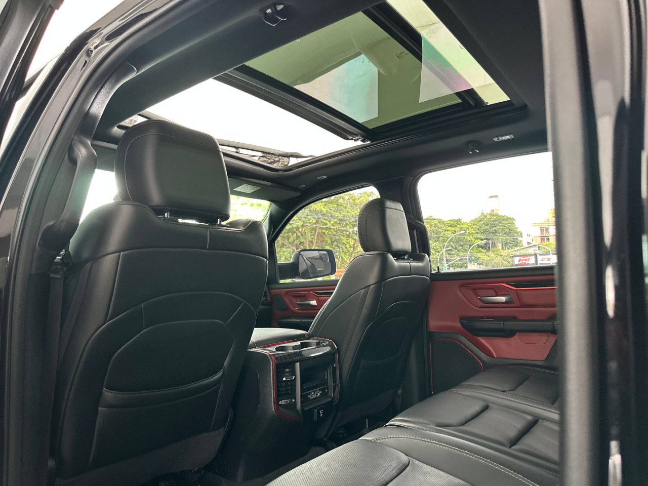 RAM 1500 5.7 V8 REBEL CABINE DUPLA 4X4 AUTOMÁTICO