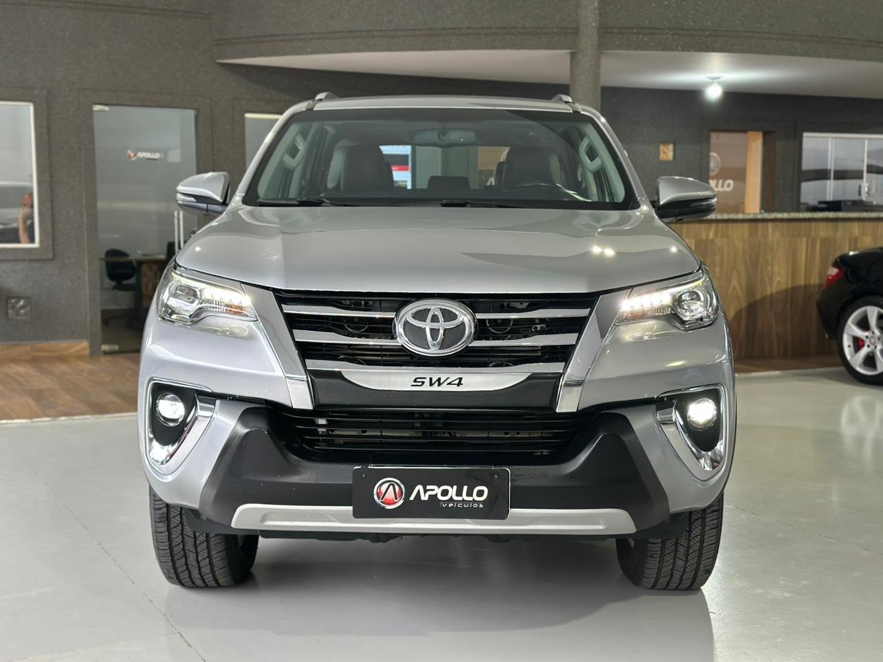 TOYOTA Hilux SW4 2.8 16V 4P SRX 4X4 7 LUGARES TURBO DIESEL AUTOMÁTICO