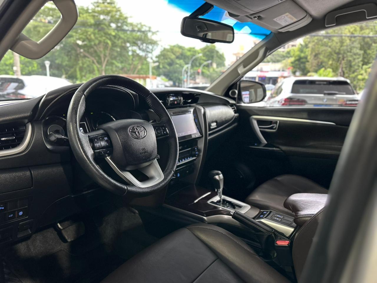 TOYOTA Hilux SW4 2.8 16V 4P SRX 4X4 7 LUGARES TURBO DIESEL AUTOMÁTICO