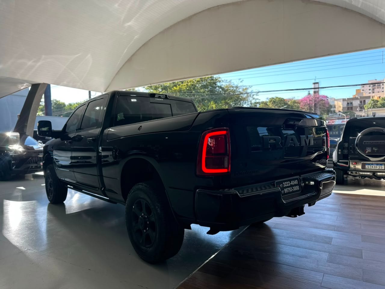 RAM 3500 6.7 I6 LARAMIE NIGHT EDITION CABINE DUPLA 4X4 TURBO DIESEL AUTOMÁTICO