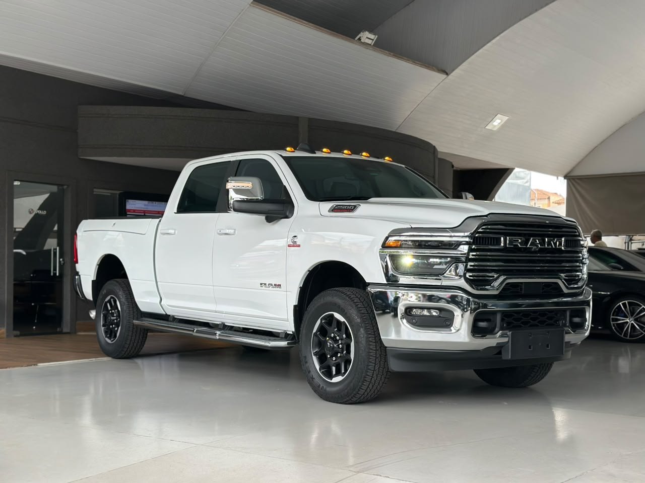 RAM 2500 6.7 I6 24V SLT CABINE DUPLA TURBO DIESEL LARAMIE 4X4 AUTOMÁTICO