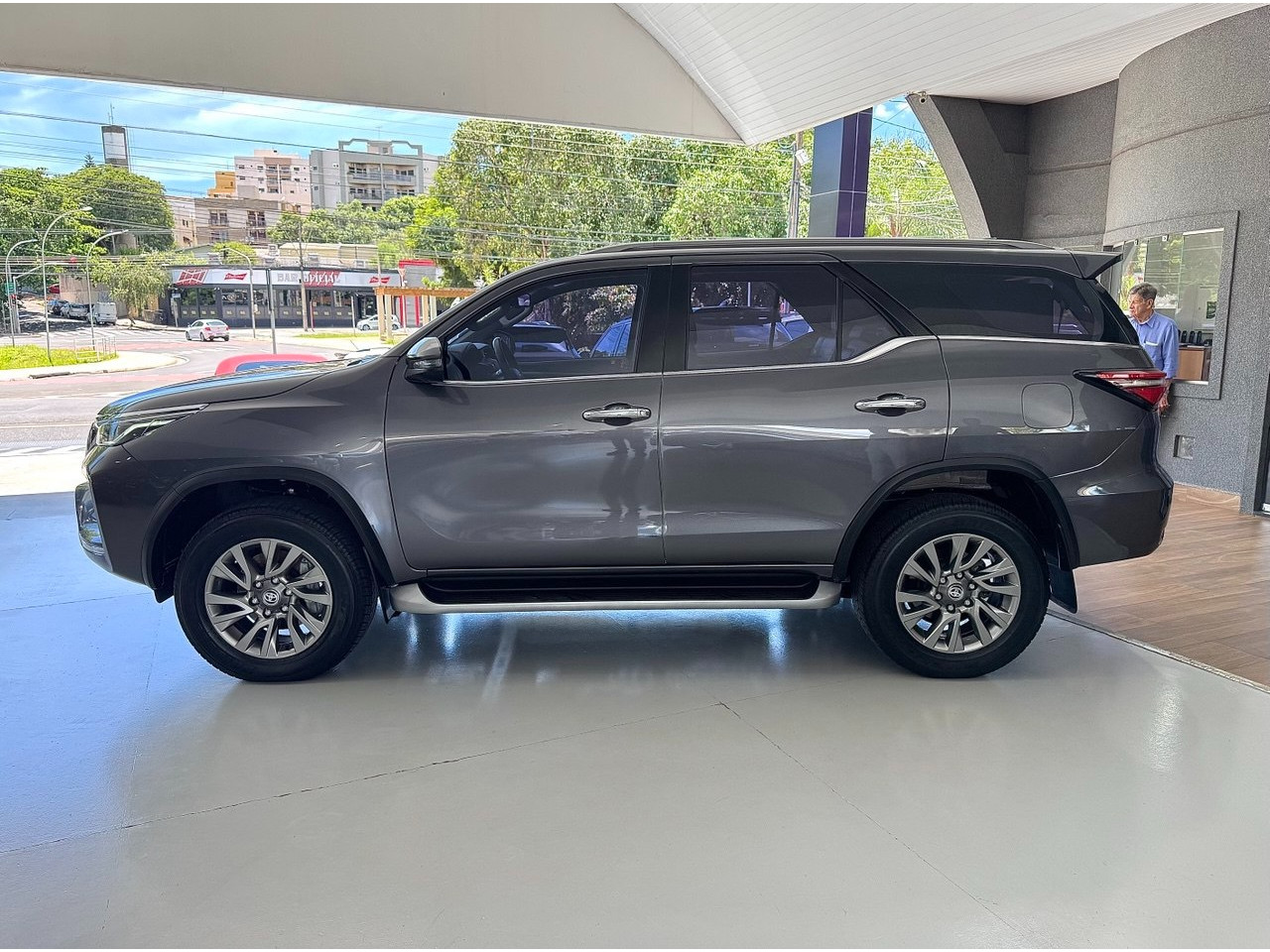 TOYOTA Hilux SW4 2.8 16V 4P SRX 4X4 7 LUGARES TURBO DIESEL AUTOMÁTICO