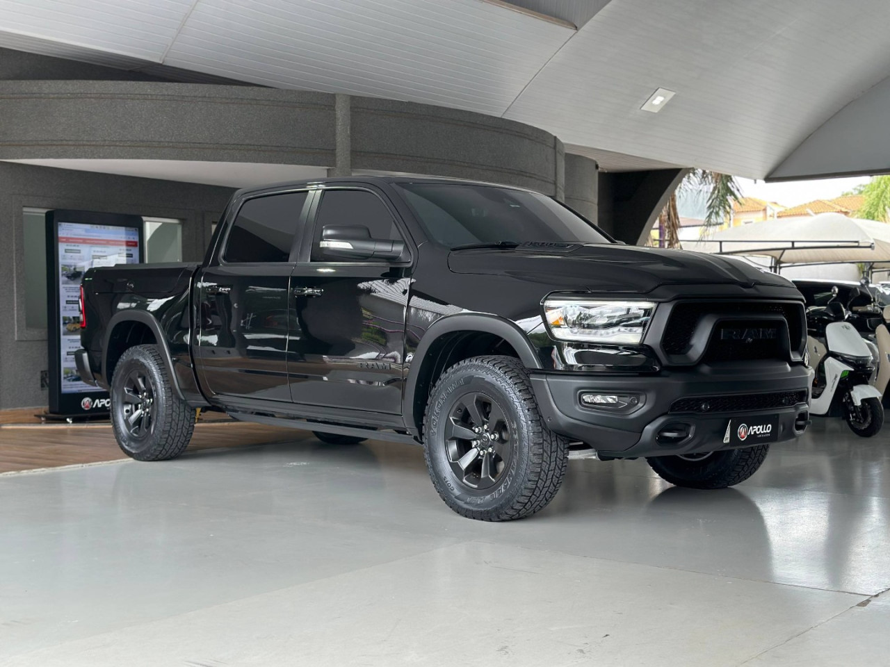 RAM 1500 5.7 V8 REBEL CABINE DUPLA 4X4 AUTOMÁTICO