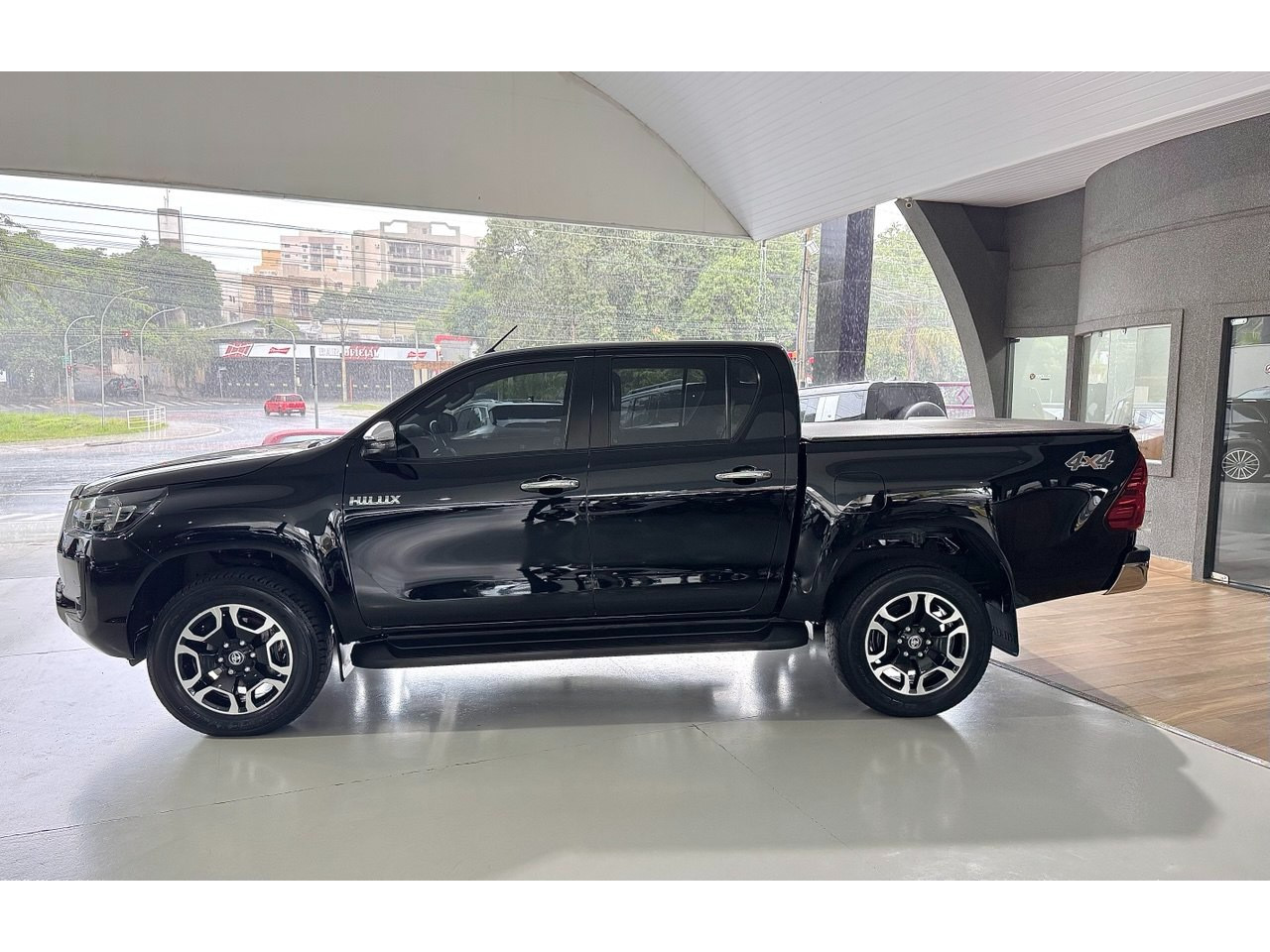 TOYOTA Hilux Caminhonete 2.8 16V SRV 4X4 DIESEL CABINE DUPLA AUTOMÁTICO