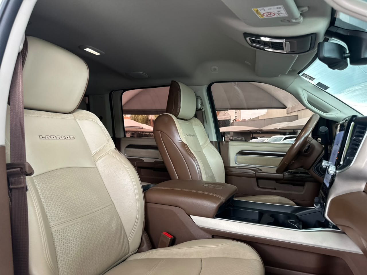 RAM 2500 6.7 I6 24V SLT CABINE DUPLA TURBO DIESEL LARAMIE 4X4 AUTOMÁTICO