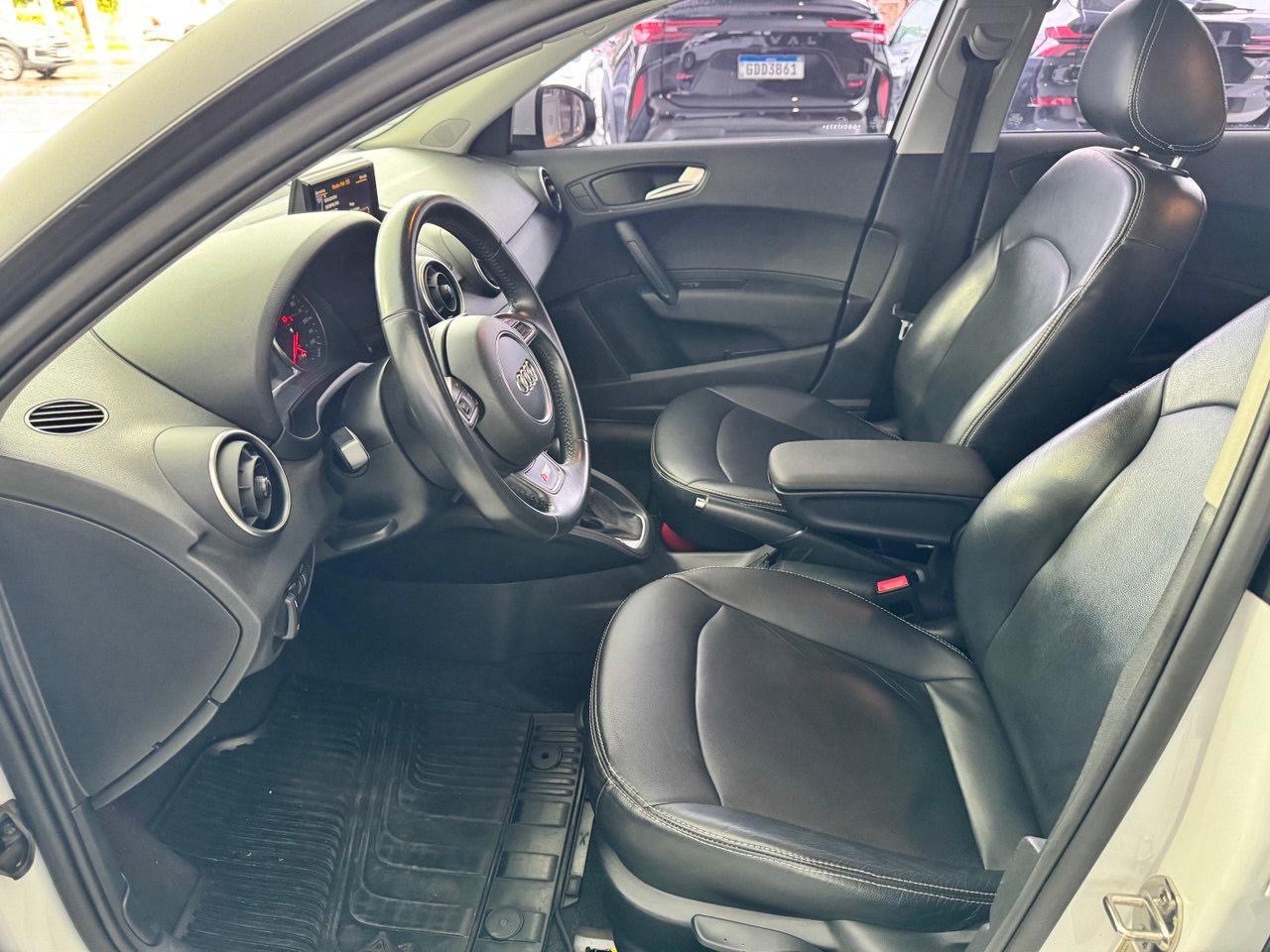 AUDI A1 1.4 16V 4P TFSI SPORTBACK ATRACTION S-TRONIC AUTOMÁTICO