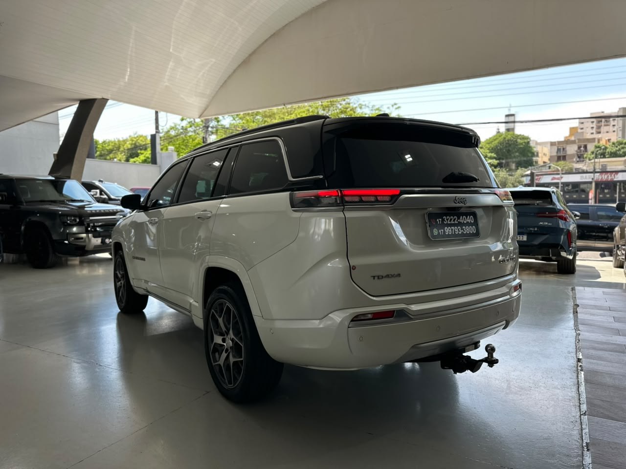 JEEP Commander 2.0 16V 4P TD380 OVERLAND 4X4 TURBO DIESEL AUTOMÁTICO AT9
