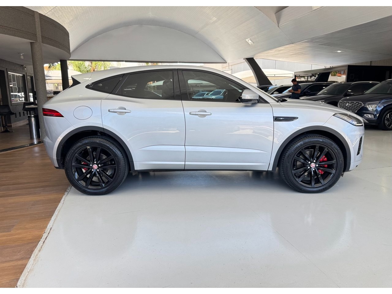 JAGUAR E-Pace 2.0 16V 4P P300 R-DYNAMIC S AWD TURBO AUTOMÁTICO