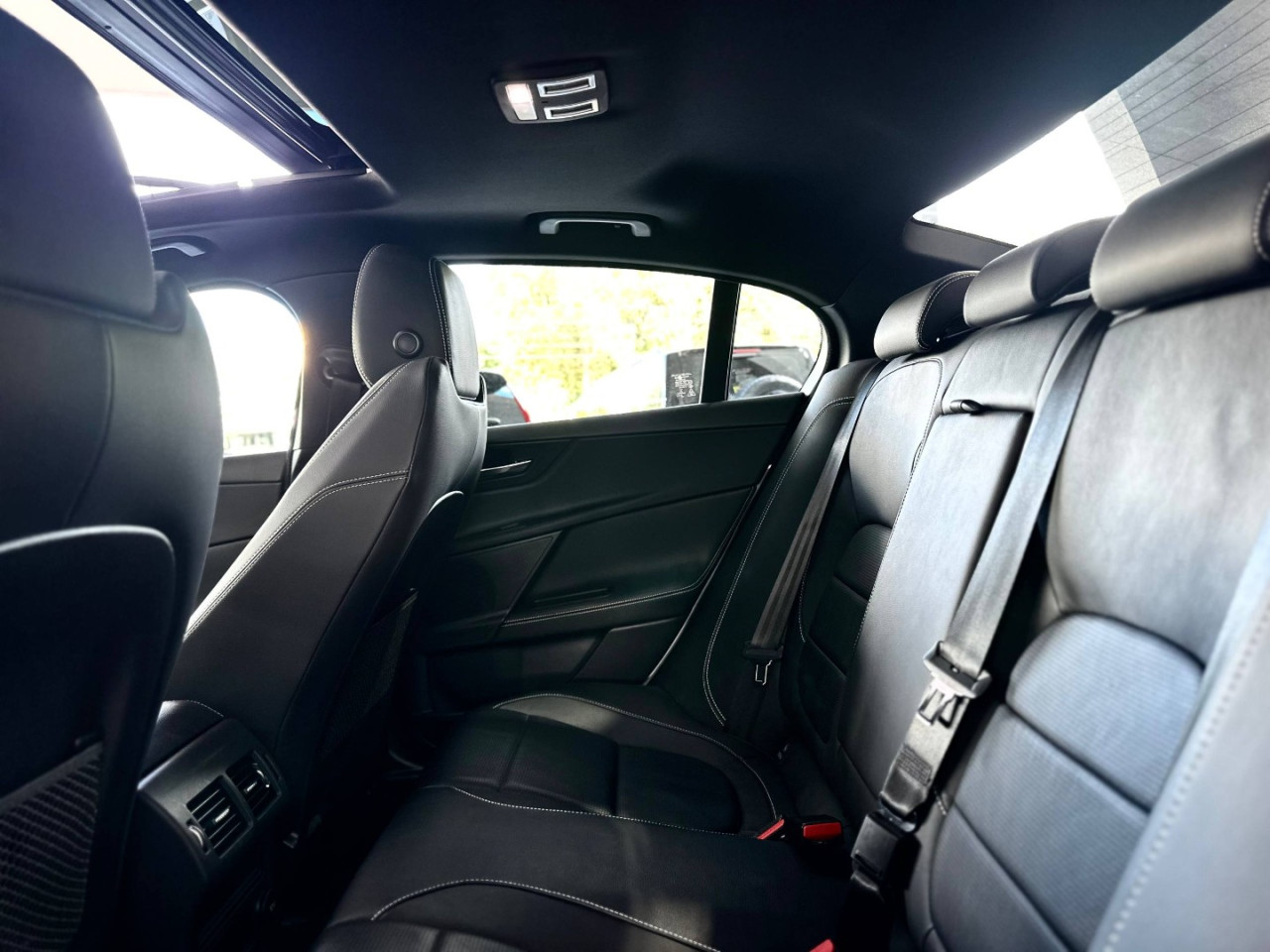 JAGUAR XE 2.0 16V 4P SI4 R-SPORT TURBO AUTOMÁTICO