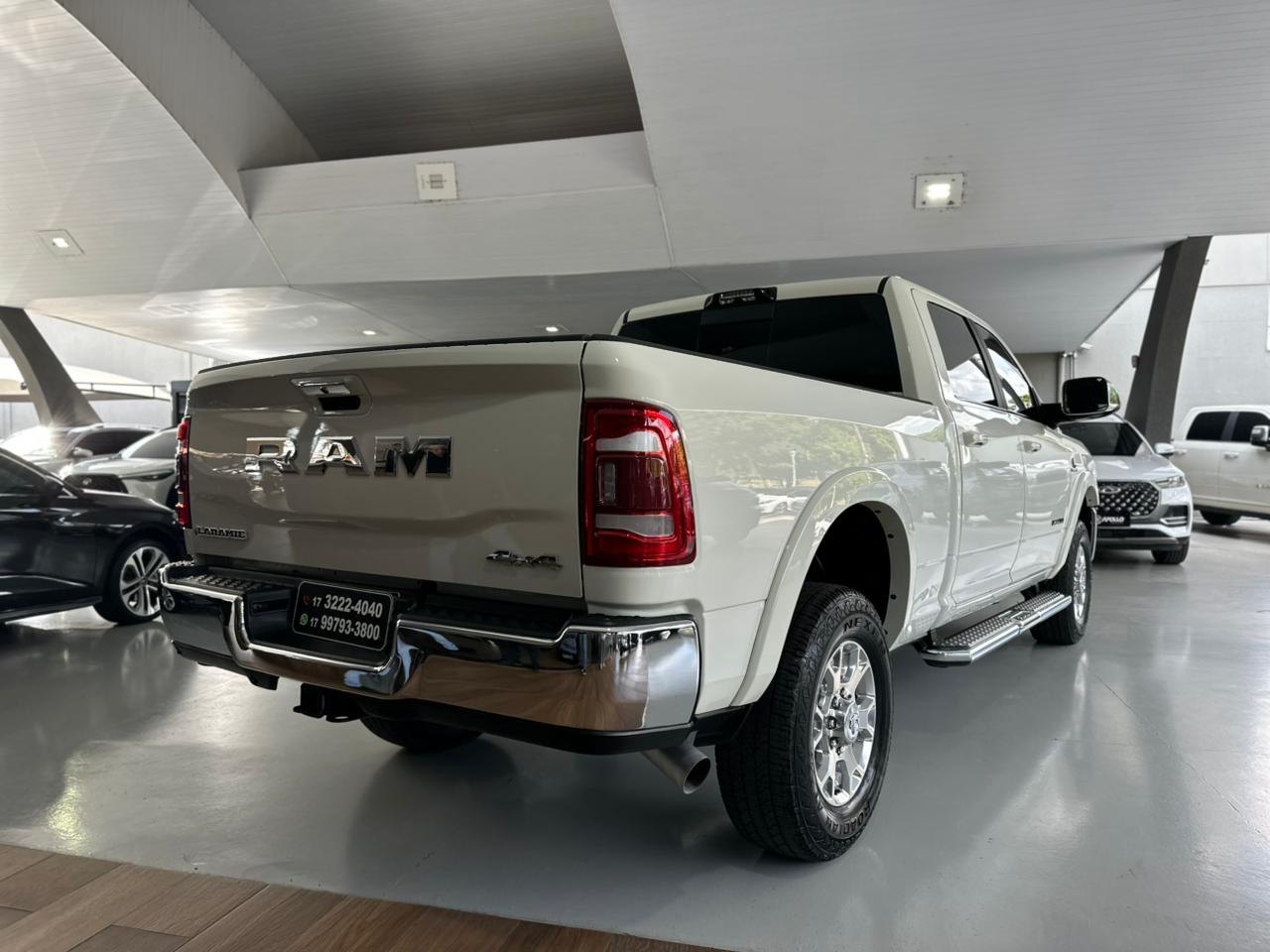 RAM 2500 6.7 I6 24V SLT CABINE DUPLA TURBO DIESEL LARAMIE 4X4 AUTOMÁTICO