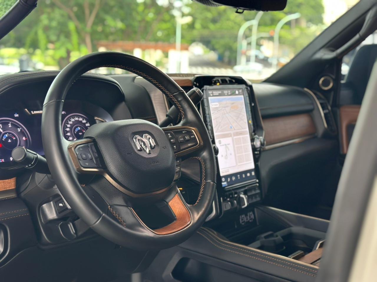 RAM 3500 6.7 I6 LIMITED LONG HORN CABINE DUPLA 4X4 TURBO DIESEL AUTOMÁTICO