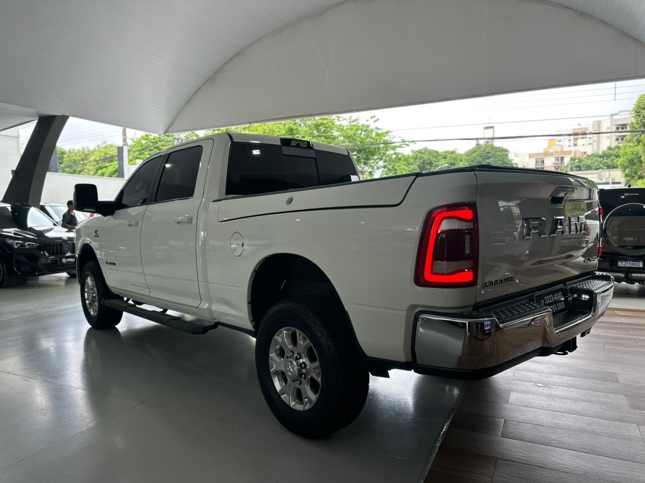 RAM 2500 6.7 I6 24V SLT CABINE DUPLA TURBO DIESEL LARAMIE 4X4 AUTOMÁTICO