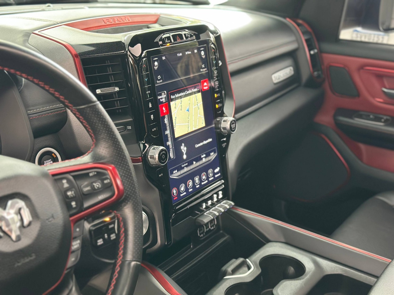 RAM 1500 5.7 V8 REBEL CABINE DUPLA 4X4 AUTOMÁTICO