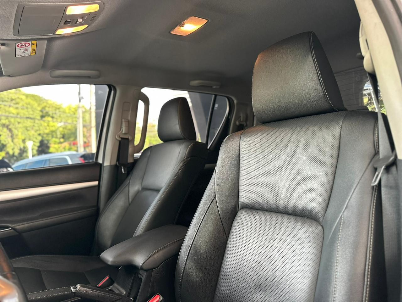 TOYOTA Hilux Caminhonete 2.8 16V SRX PLUS 4X4 TURBO DIESEL CABINE DUPLA AUTOMÁTICO