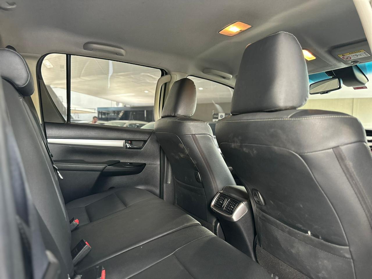 TOYOTA Hilux Caminhonete 2.8 16V SRX PLUS 4X4 TURBO DIESEL CABINE DUPLA AUTOMÁTICO