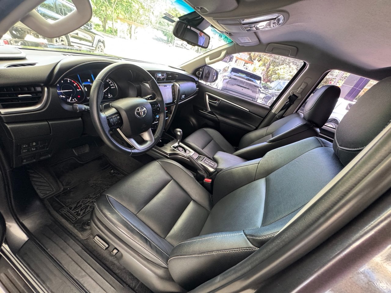 TOYOTA Hilux SW4 2.8 16V 4P SRX 4X4 7 LUGARES TURBO DIESEL AUTOMÁTICO