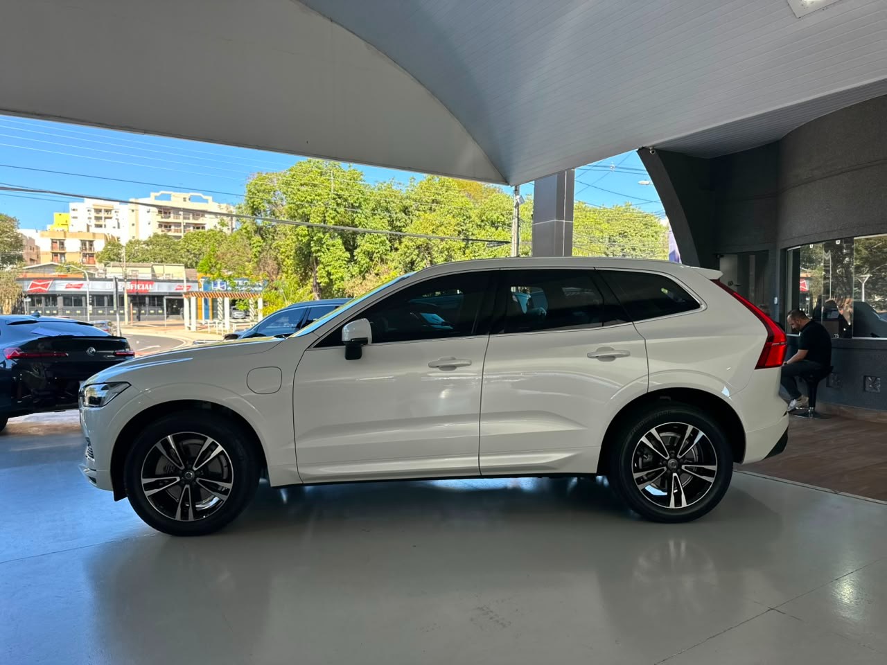 VOLVO XC60 2.0 16V 4P T8 HYBRID MOMENTUM AWD GEARTRONIC AUTOMÁTICO