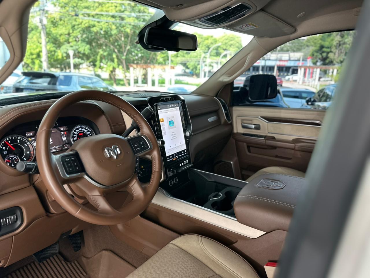 RAM 2500 6.7 I6 24V SLT CABINE DUPLA TURBO DIESEL LARAMIE 4X4 AUTOMÁTICO