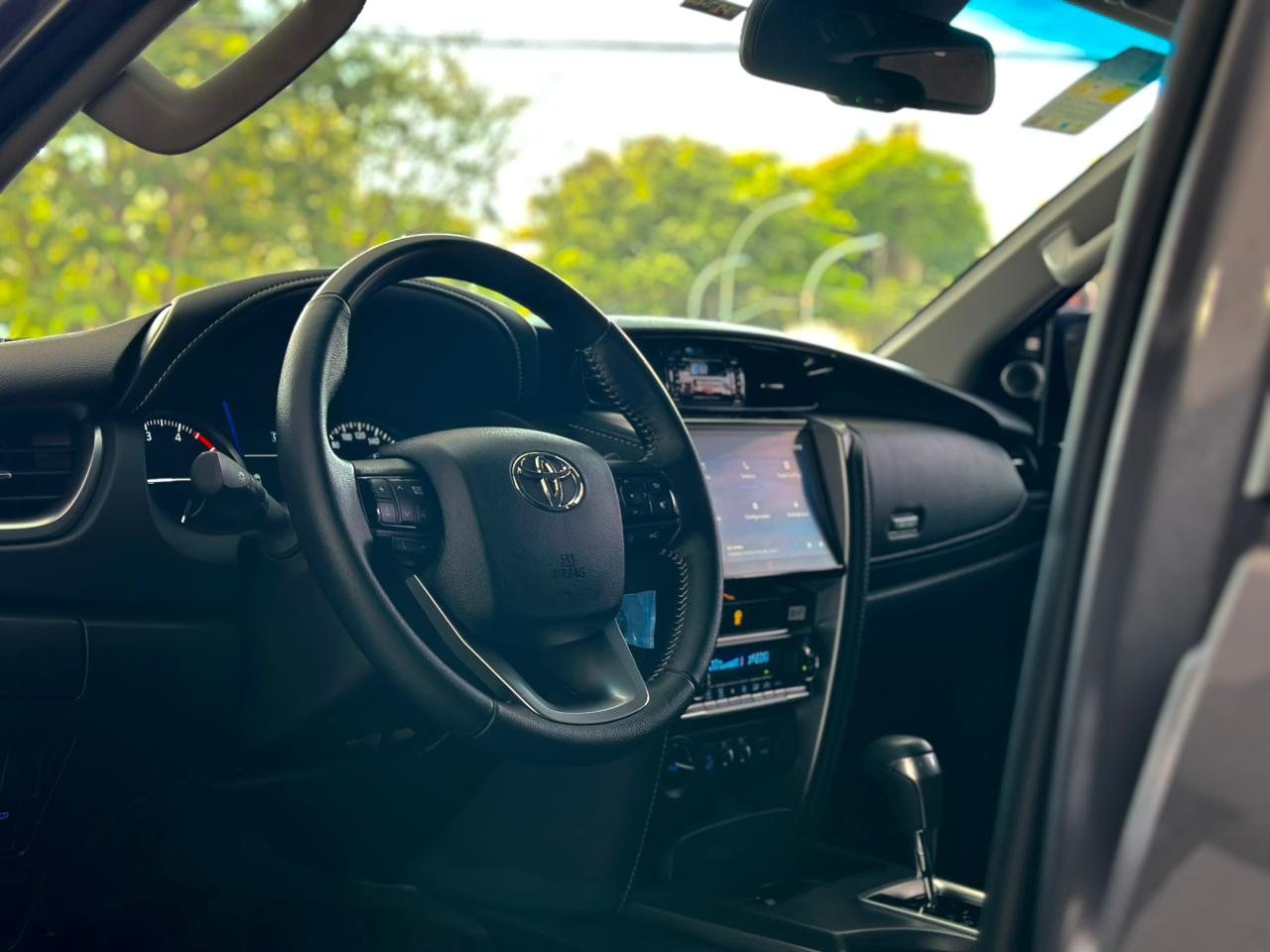 TOYOTA Hilux SW4 2.8 4P SRX 4X4 TURBO DIESEL AUTOMÁTICO