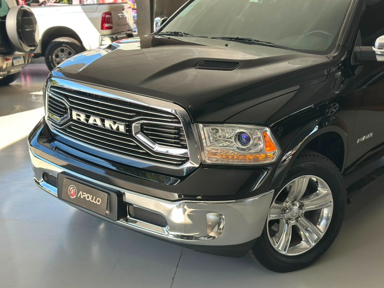 RAM Classic 5.7 V8 32V 4P HEMI LARAMIE AUTOMÁTICO