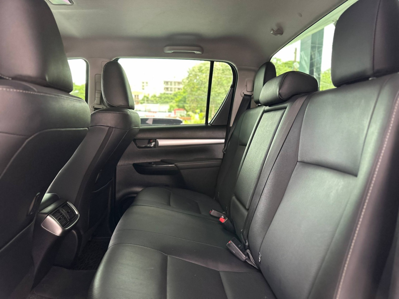 TOYOTA Hilux Caminhonete 2.8 16V SRX 4X4 TURBO DIESEL CABINE DUPLA AUTOMÁTICO