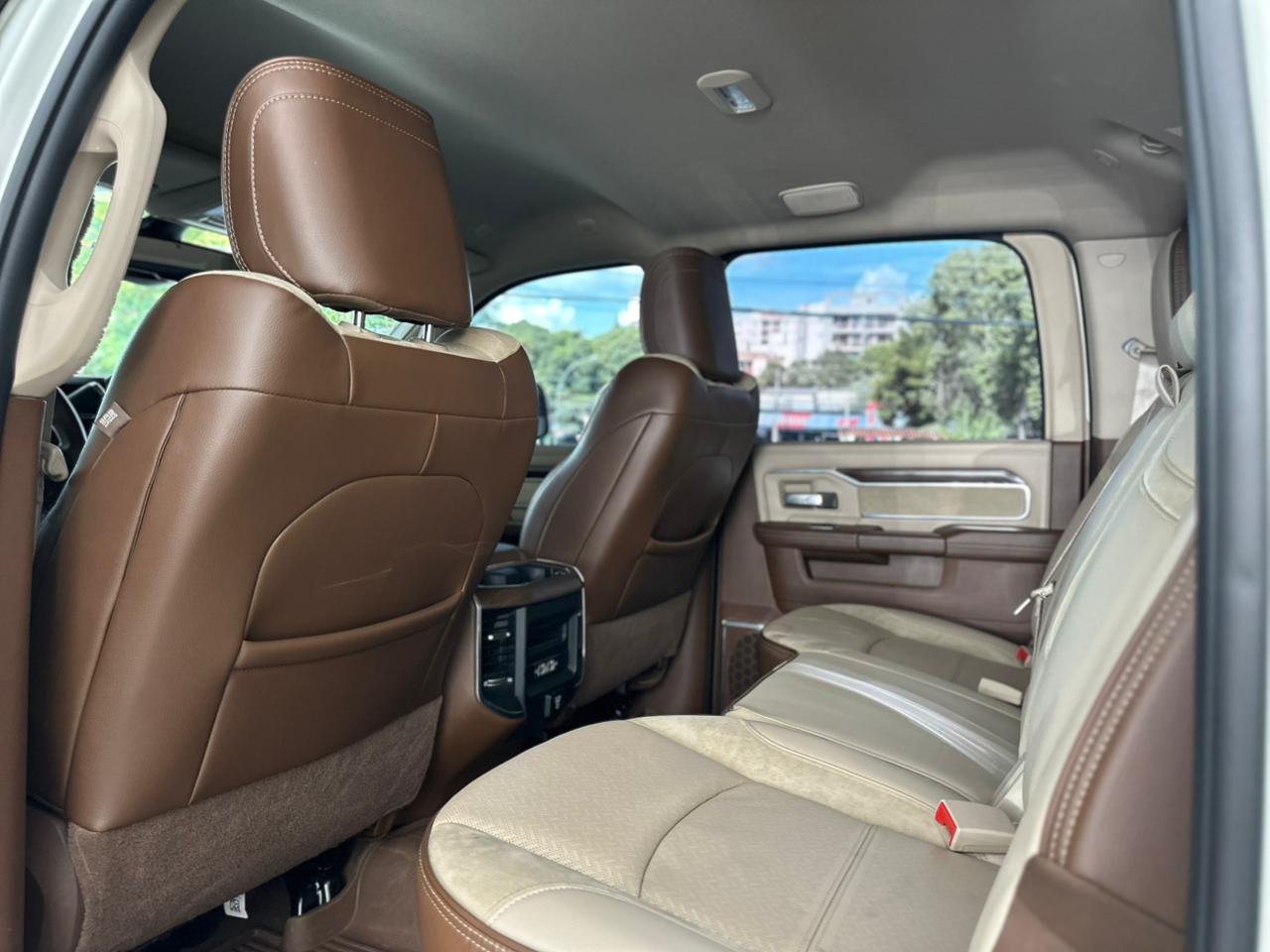 RAM 2500 6.7 I6 24V SLT CABINE DUPLA TURBO DIESEL LARAMIE 4X4 AUTOMÁTICO