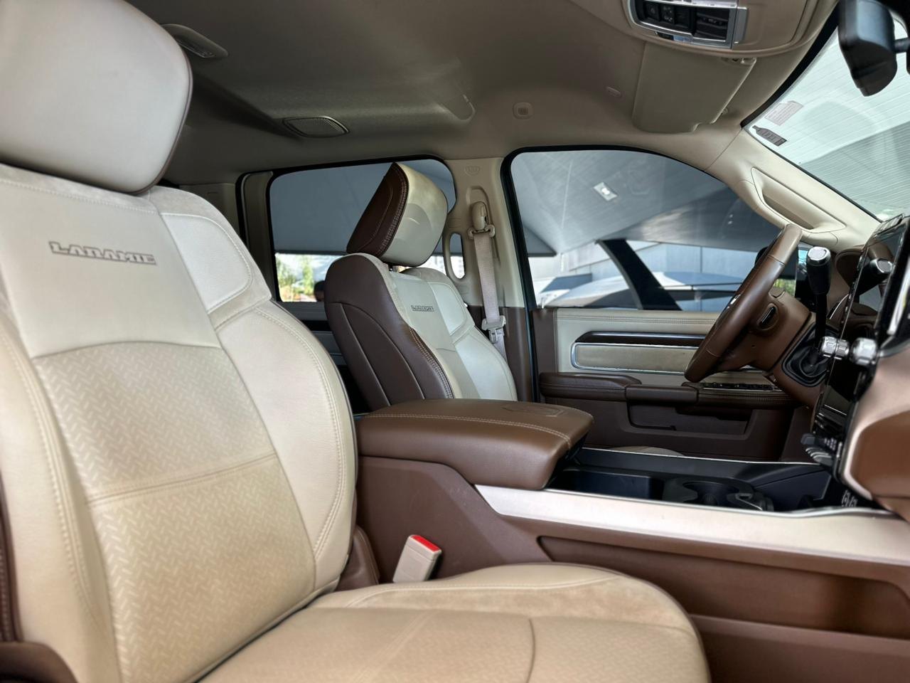 RAM 2500 6.7 I6 24V SLT CABINE DUPLA TURBO DIESEL LARAMIE 4X4 AUTOMÁTICO