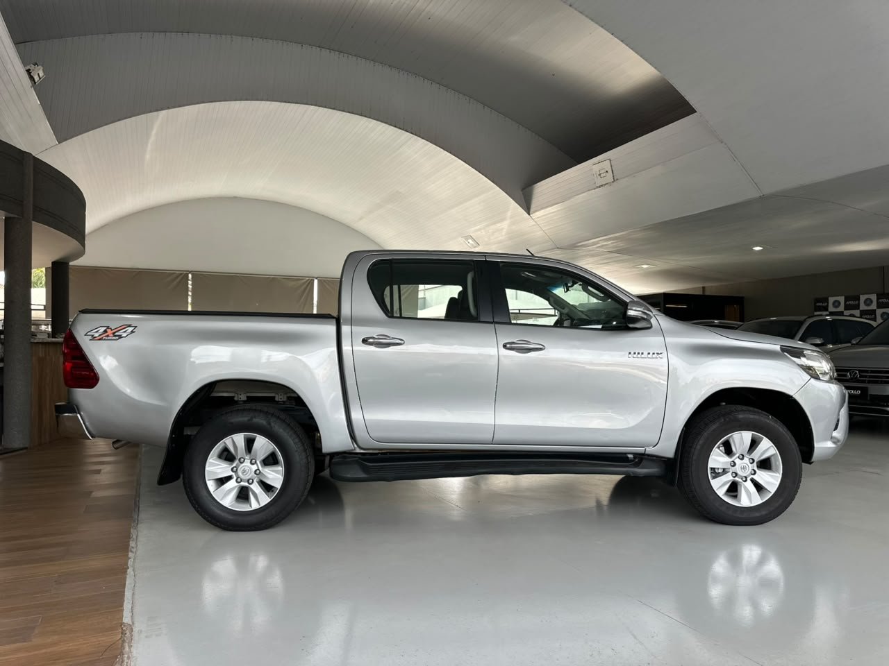 TOYOTA Hilux Caminhonete 2.8 16V SRV 4X4 DIESEL CABINE DUPLA AUTOMÁTICO