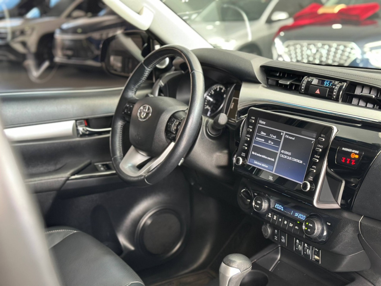 TOYOTA Hilux Caminhonete 2.8 16V SRX 4X4 TURBO DIESEL CABINE DUPLA AUTOMÁTICO