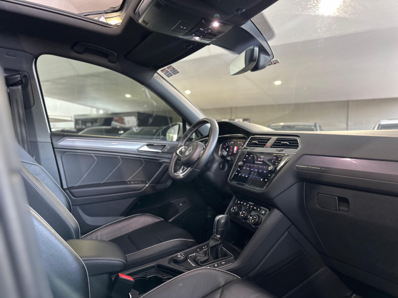 VOLKSWAGEN Tiguan 2.0 16V 4P TSI 350 TURBO R-LINE 4MOTION DSG AUTOMÁTICO