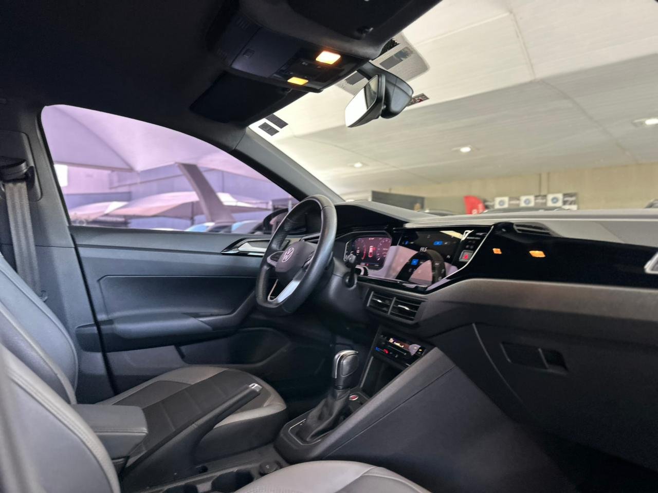 VOLKSWAGEN Nivus 1.0 4P FLEX 200 TSI HIGHLINE TURBO AUTOMÁTICO