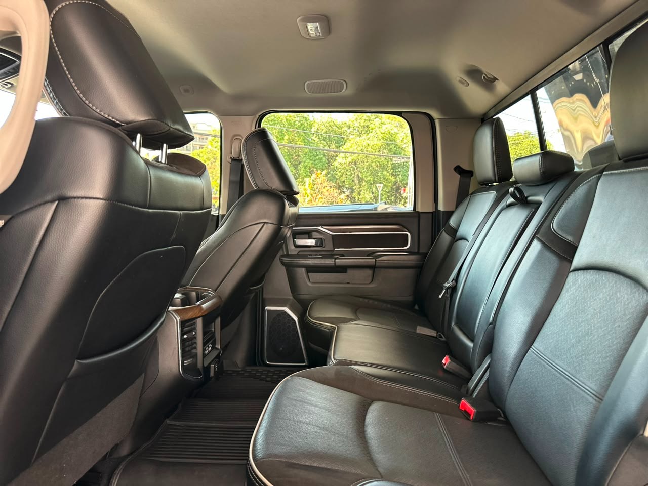 RAM 2500 6.7 I6 24V SLT CABINE DUPLA TURBO DIESEL LARAMIE 4X4 AUTOMÁTICO