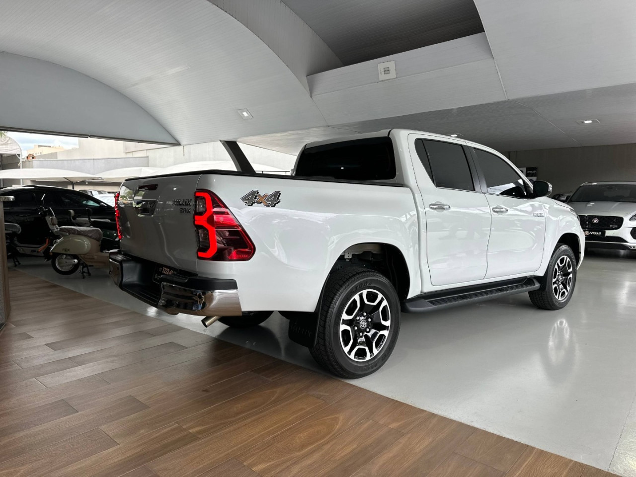 TOYOTA Hilux Caminhonete 2.8 16V SRX 4X4 TURBO DIESEL CABINE DUPLA AUTOMÁTICO