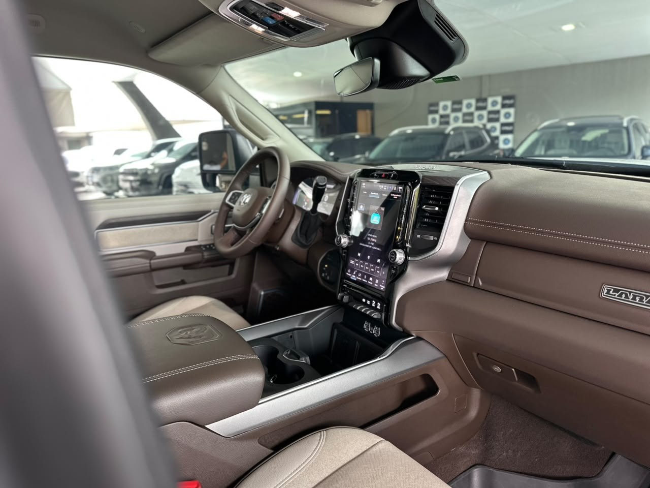 RAM 2500 6.7 I6 24V SLT CABINE DUPLA TURBO DIESEL LARAMIE 4X4 AUTOMÁTICO