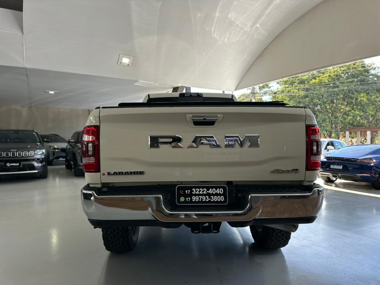 RAM 2500 6.7 I6 24V SLT CABINE DUPLA TURBO DIESEL LARAMIE 4X4 AUTOMÁTICO