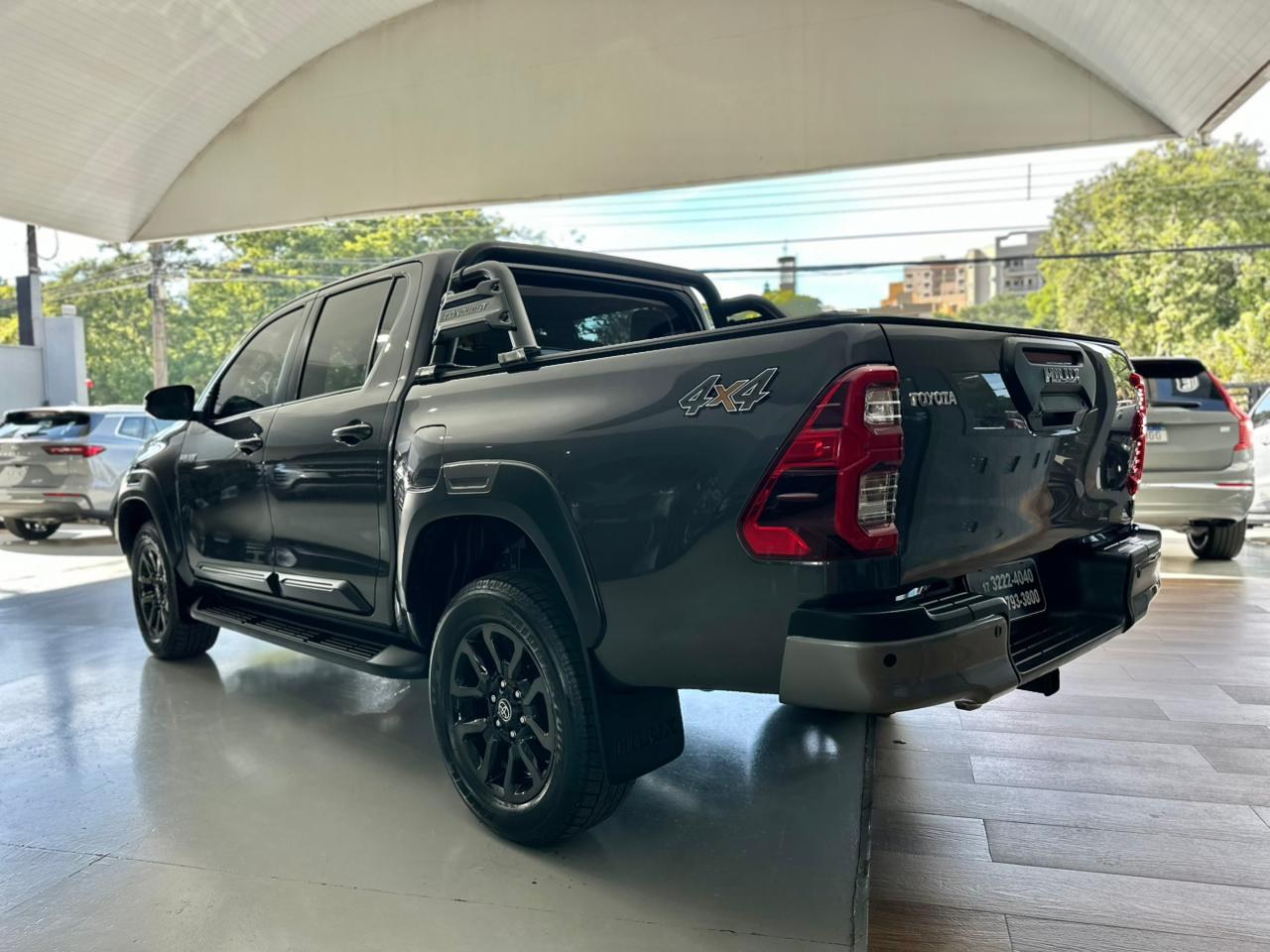 TOYOTA Hilux Caminhonete 2.8 16V SRX CONQUEST 4X4 TURBO DIESEL CABINE DUPLA AUTOMÁTICO
