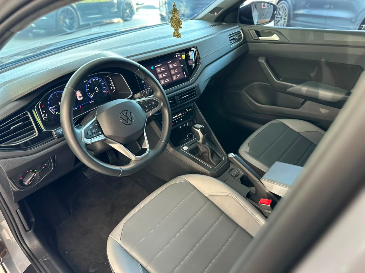 VOLKSWAGEN Nivus 1.0 4P FLEX 200 TSI HIGHLINE TURBO AUTOMÁTICO