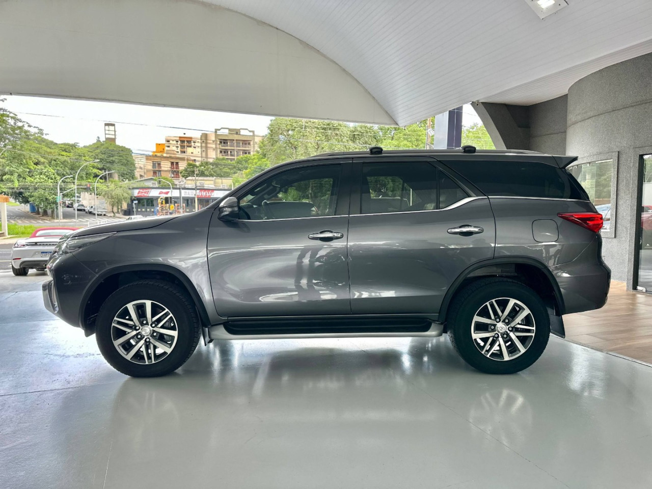 TOYOTA Hilux SW4 2.8 16V 4P SRX 4X4 7 LUGARES TURBO DIESEL AUTOMÁTICO