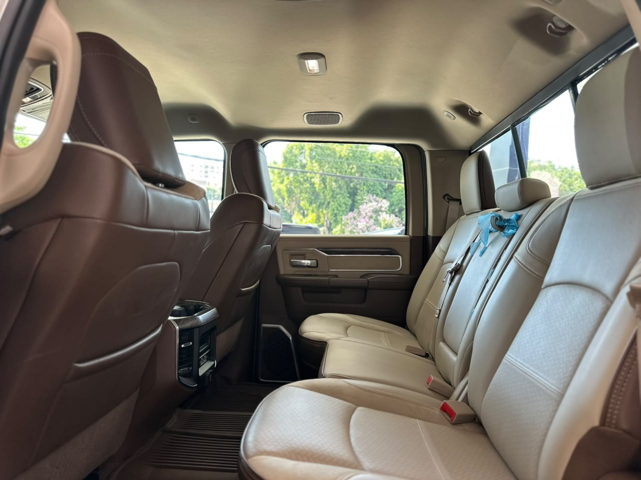 RAM 2500 6.7 I6 24V SLT CABINE DUPLA TURBO DIESEL LARAMIE 4X4 AUTOMÁTICO