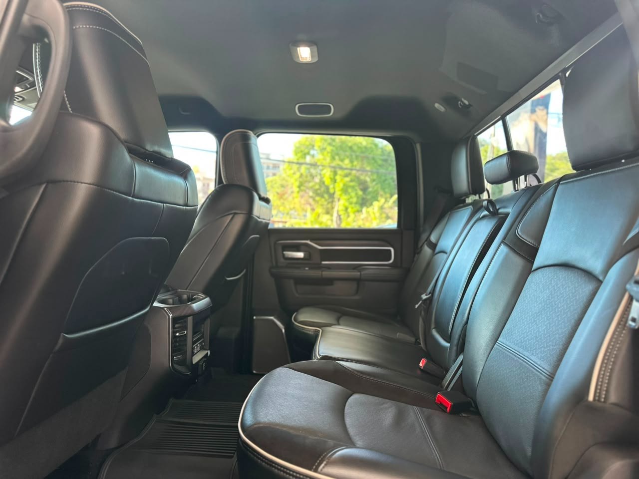 RAM 3500 6.7 I6 LARAMIE NIGHT EDITION CABINE DUPLA 4X4 TURBO DIESEL AUTOMÁTICO