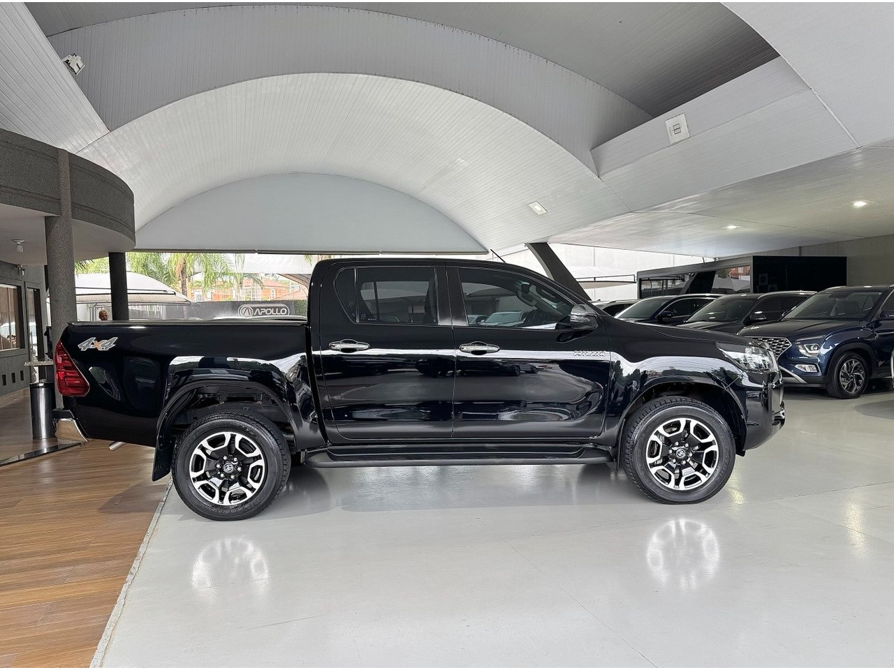 TOYOTA Hilux Caminhonete 2.8 16V SRV 4X4 DIESEL CABINE DUPLA AUTOMÁTICO