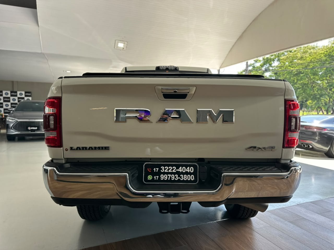 RAM 2500 6.7 I6 24V SLT CABINE DUPLA TURBO DIESEL LARAMIE 4X4 AUTOMÁTICO
