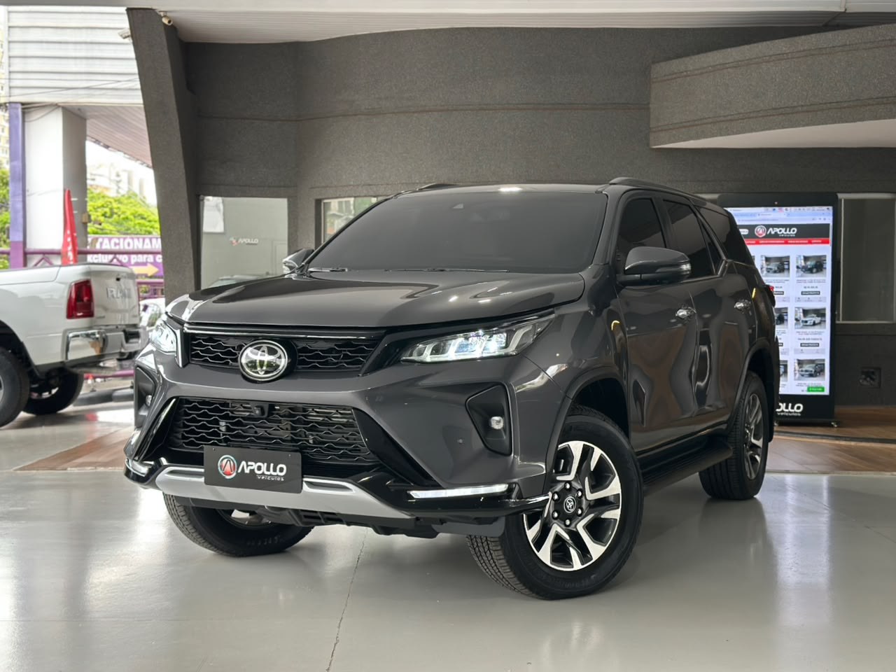 Hilux SW4 2.8 4P SRX 4X4 DIAMOND 7 LUGARES TURBO DIESEL AUTOMÁTICO