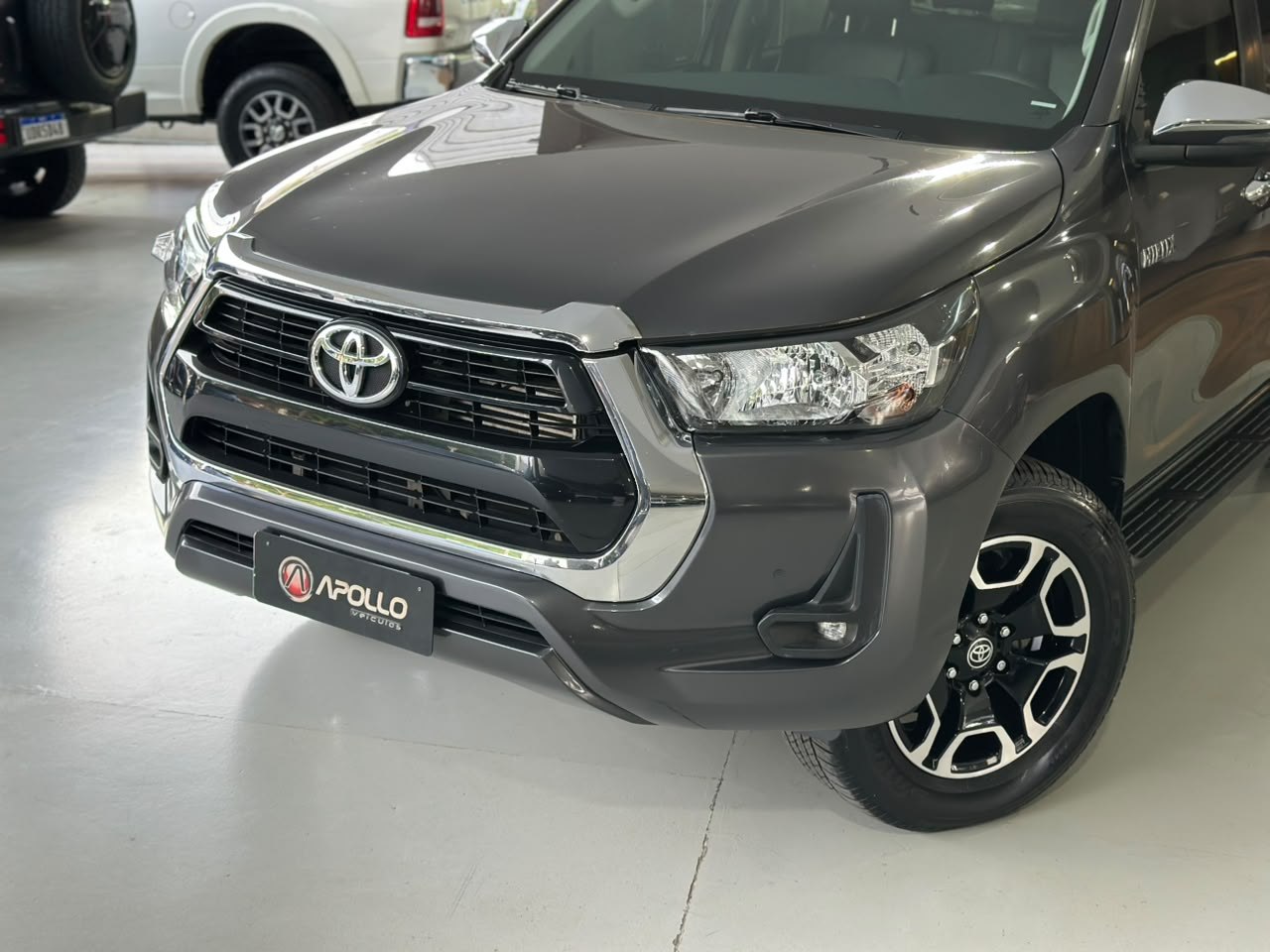 TOYOTA Hilux Caminhonete 2.8 16V SRV 4X4 DIESEL CABINE DUPLA AUTOMÁTICO