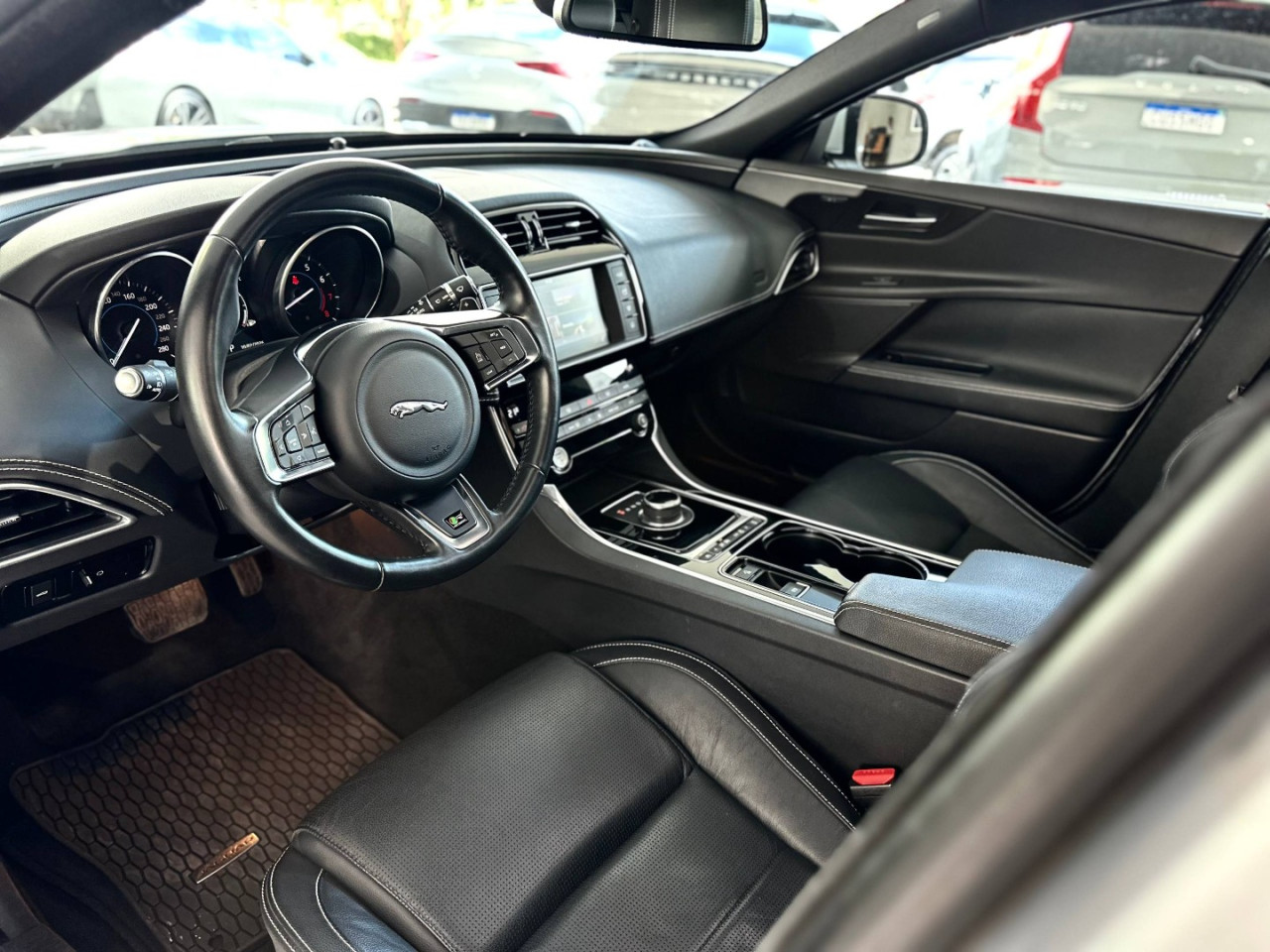 JAGUAR XE 2.0 16V 4P SI4 R-SPORT TURBO AUTOMÁTICO