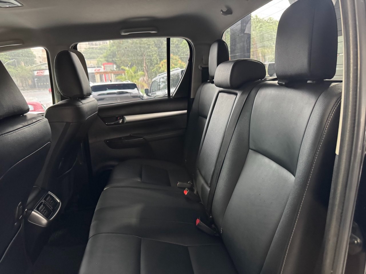 TOYOTA Hilux Caminhonete 2.8 16V SRV 4X4 DIESEL CABINE DUPLA AUTOMÁTICO