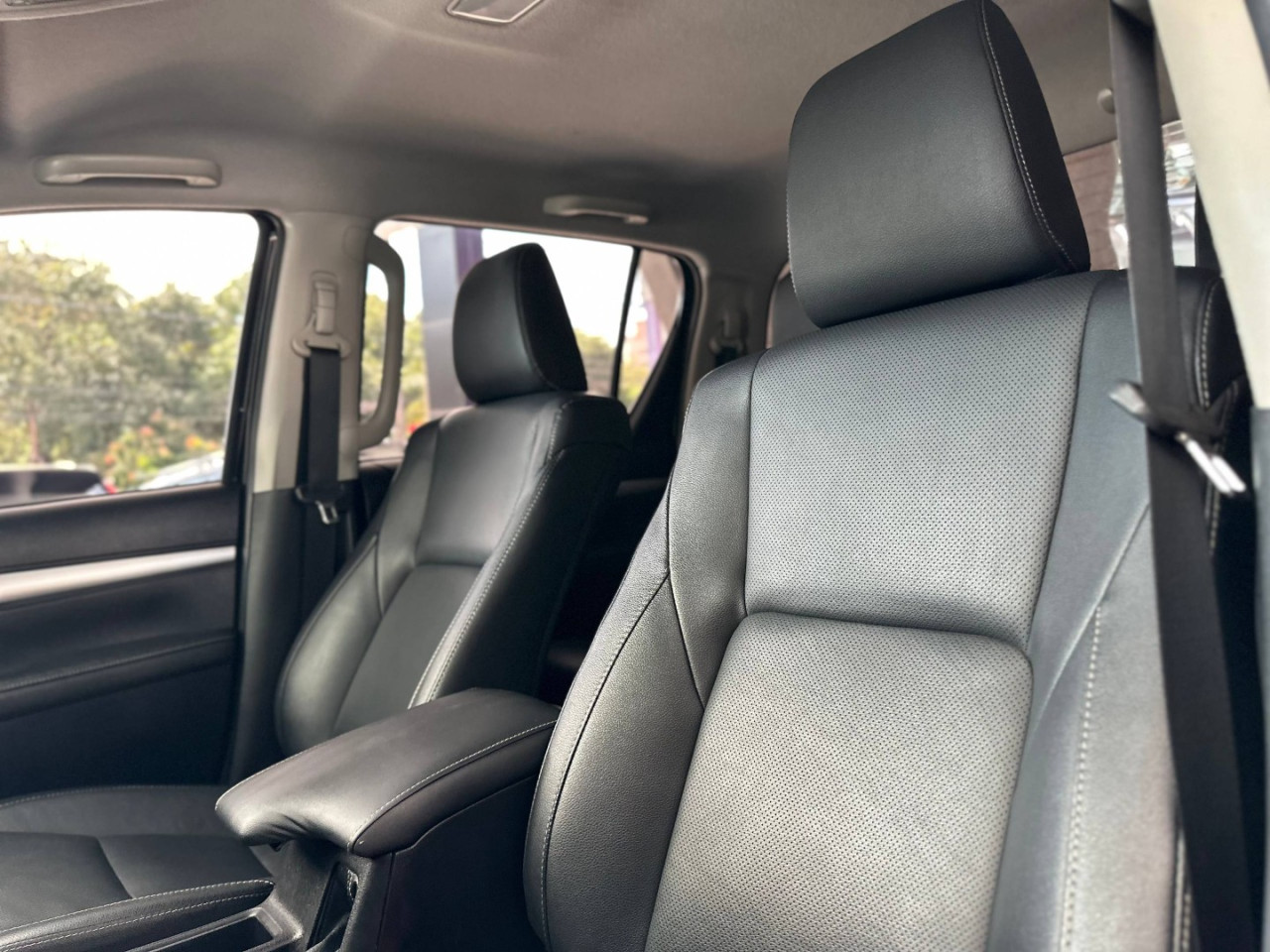 TOYOTA Hilux Caminhonete 2.8 16V SRX 4X4 TURBO DIESEL CABINE DUPLA AUTOMÁTICO