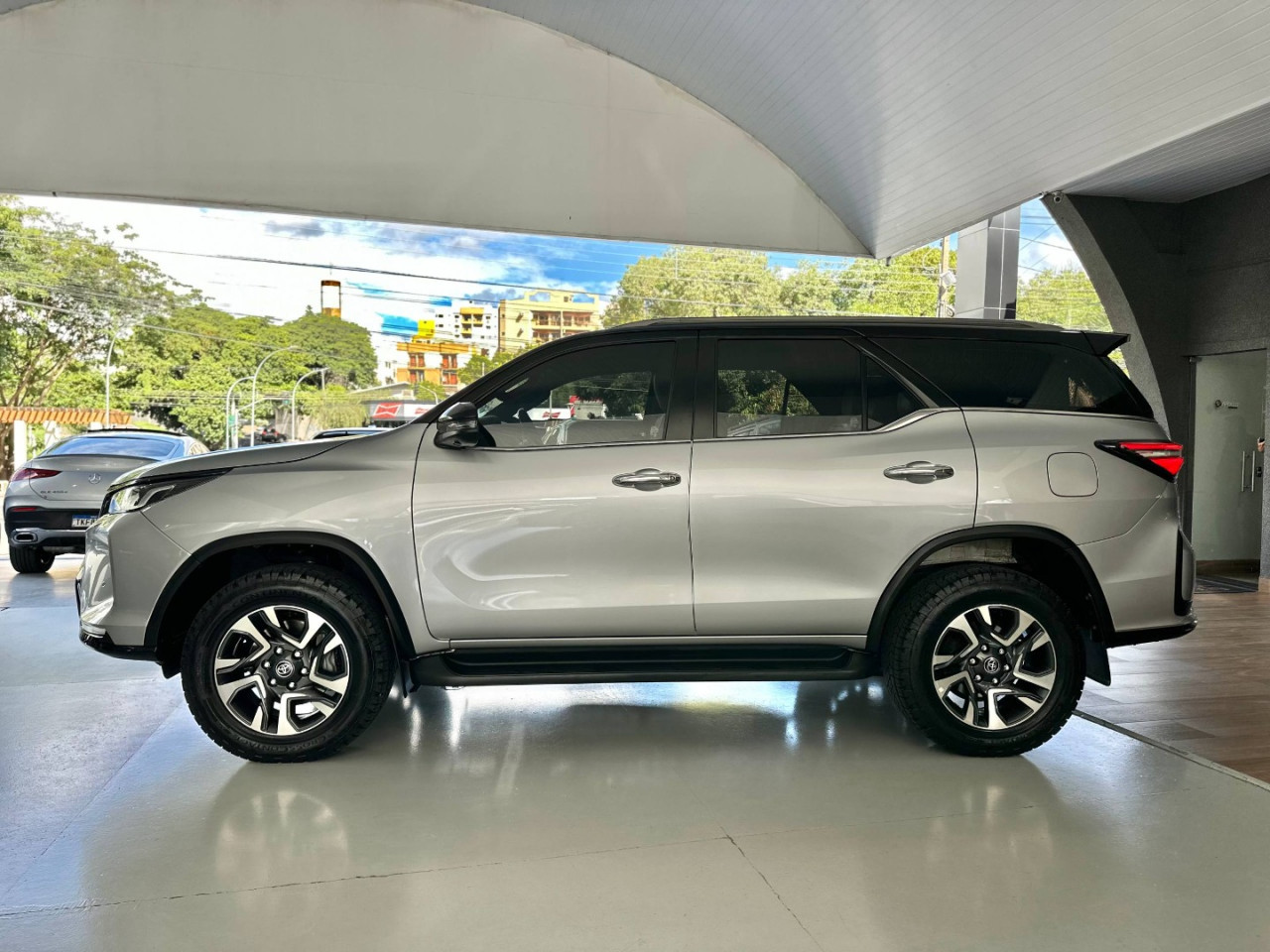 TOYOTA Hilux SW4 2.8 4P SRX 4X4 DIAMOND 7 LUGARES TURBO DIESEL AUTOMÁTICO